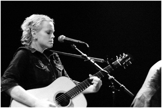 Ane Brun, Zurich, 12 April 2005 - photo by Dragan Nikolic, Fribourg / Zürich, Switzerland