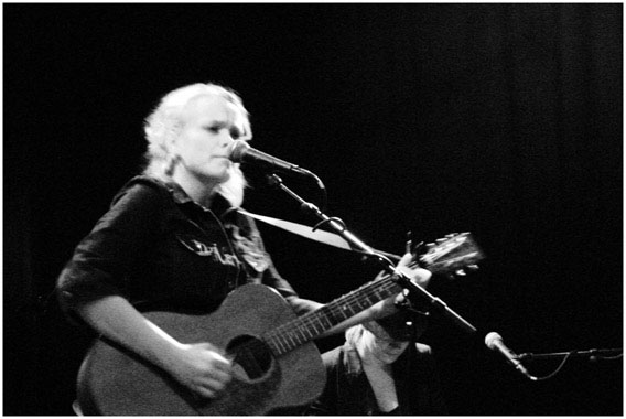 Ane Brun, Zurich, 12 April 2005 - photo by Dragan Nikolic, Fribourg / Zürich, Switzerland