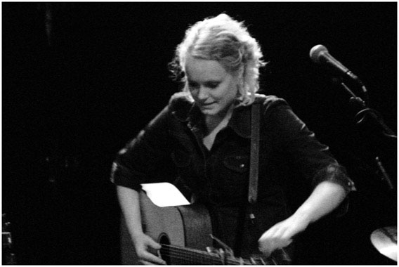 Ane Brun, Zurich, 12 April 2005 - photo by Dragan Nikolic, Fribourg / Zürich, Switzerland